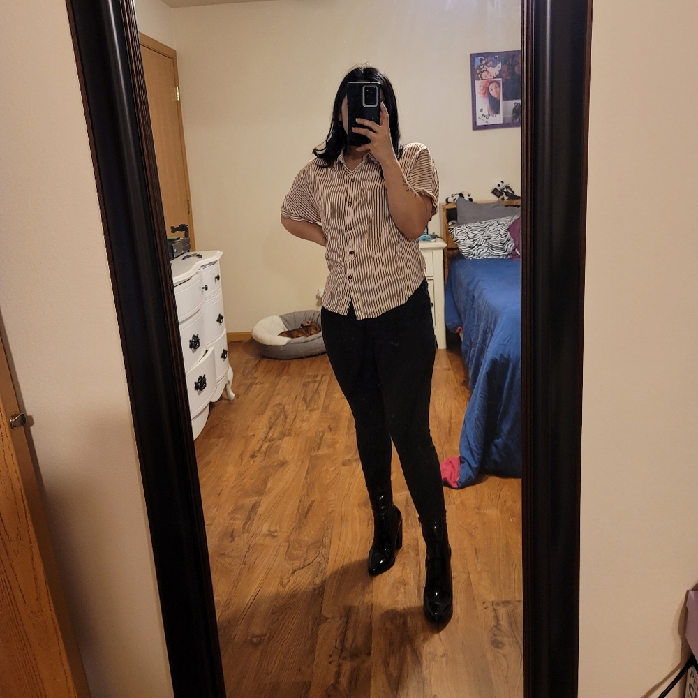 Button up top - Picture 2 of 4